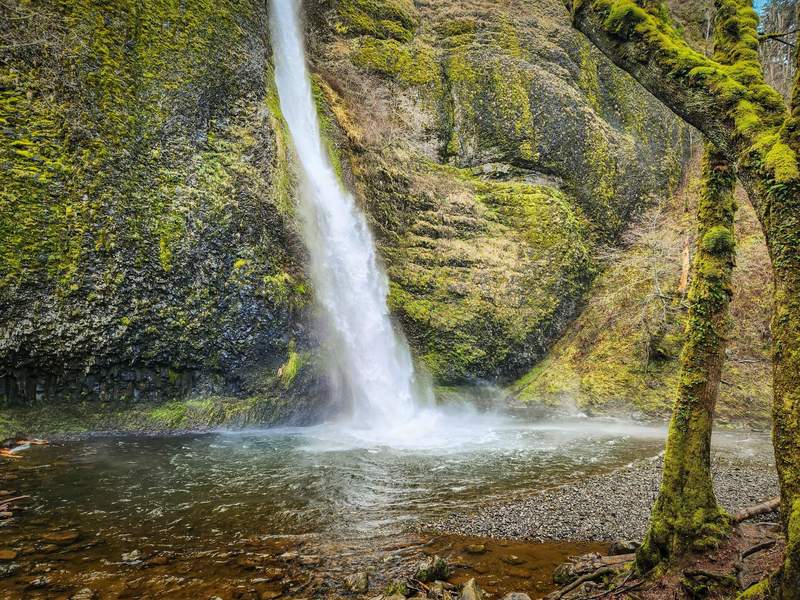 Hood River Girls Getaway: Wine and Waterfalls